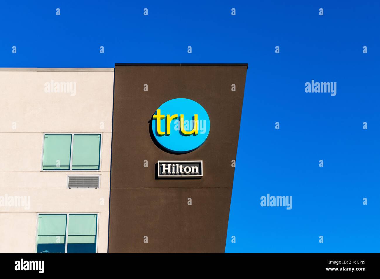 Auburn, AL - November 12, 2021: Tru by Hilton is a brand of hotels owned by Hilton Worldwide Stock Photo