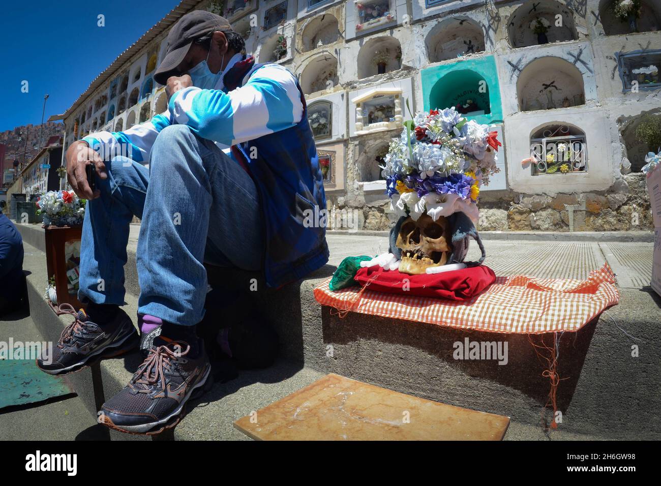 La Paz, Bolivia. November 8, 2021. Ñatitas (Human Skull) Every November 8, an ancestral and pre-Hispanic ritual is celebrated in Bolivia in honor of t Stock Photo