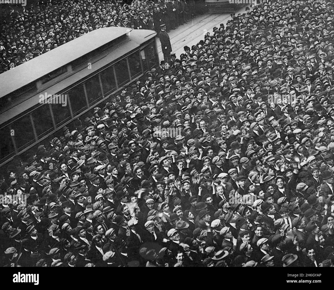 Huge crowd of baseball fans watching baseball scoreboard during  World Series, Game 6, Giants v Philadelphia Athletics  in New York City, 26 Oct 1911. Stock Photo