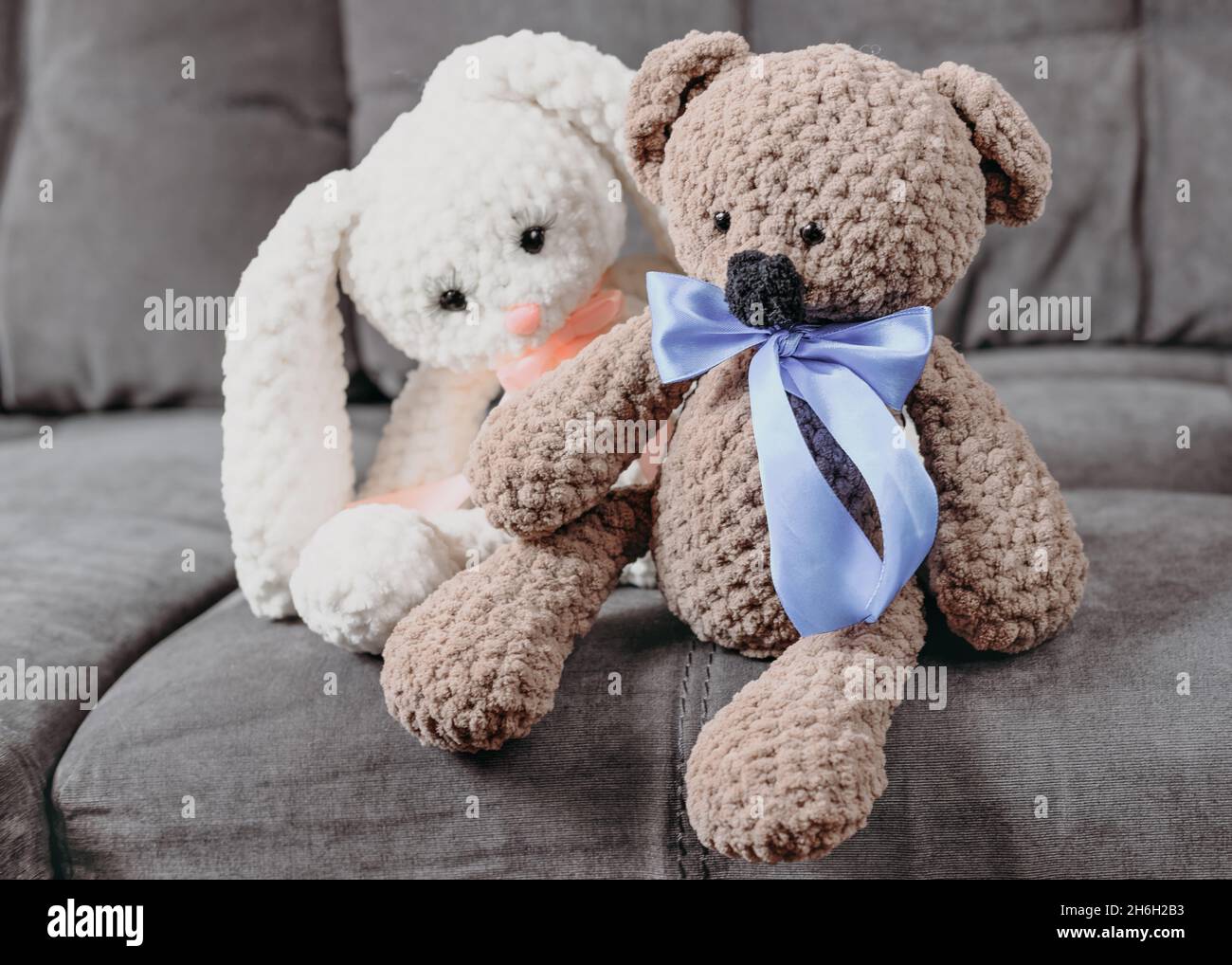 Hand knitted teddy bear hi-res stock photography and images - Alamy