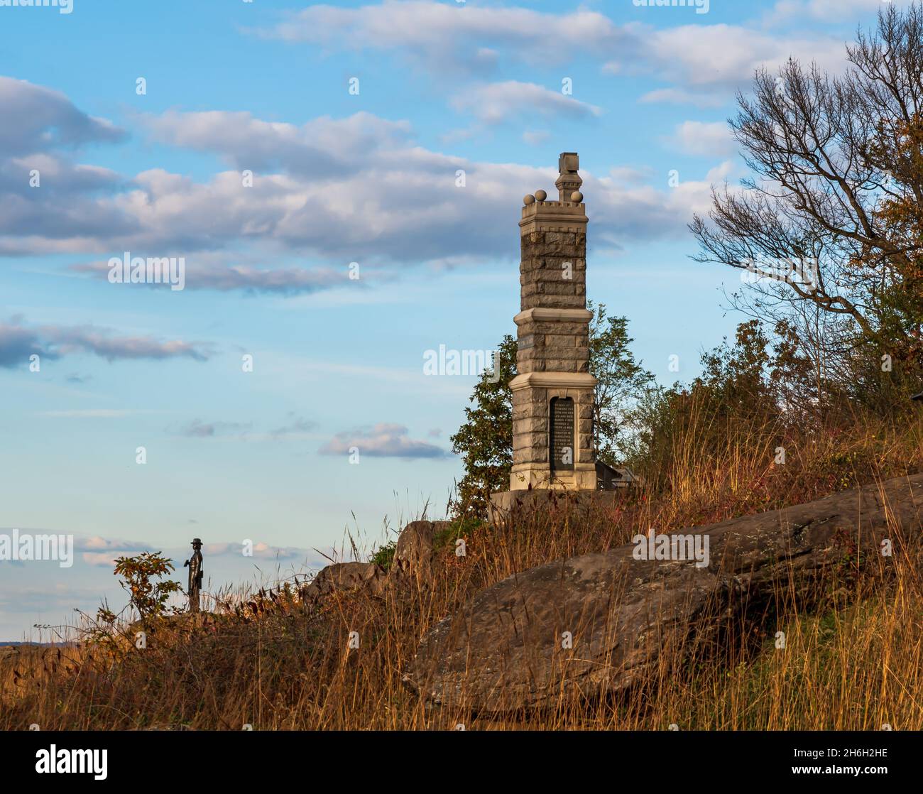 The monument to the 91st Pennsylvania Volunteer Infantry Regiment and Brigadier General Gouverneur Kemble Warren on Little Round Top in Gettysburg N.P Stock Photo
