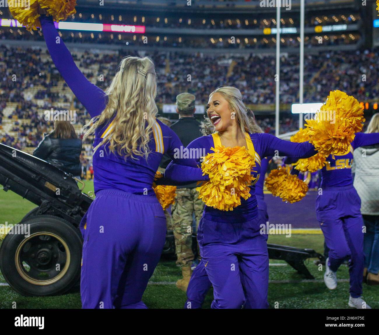 Baton Rouge, LA, USA. 13th Nov, 2021. The LSU Tiger Girls dance during