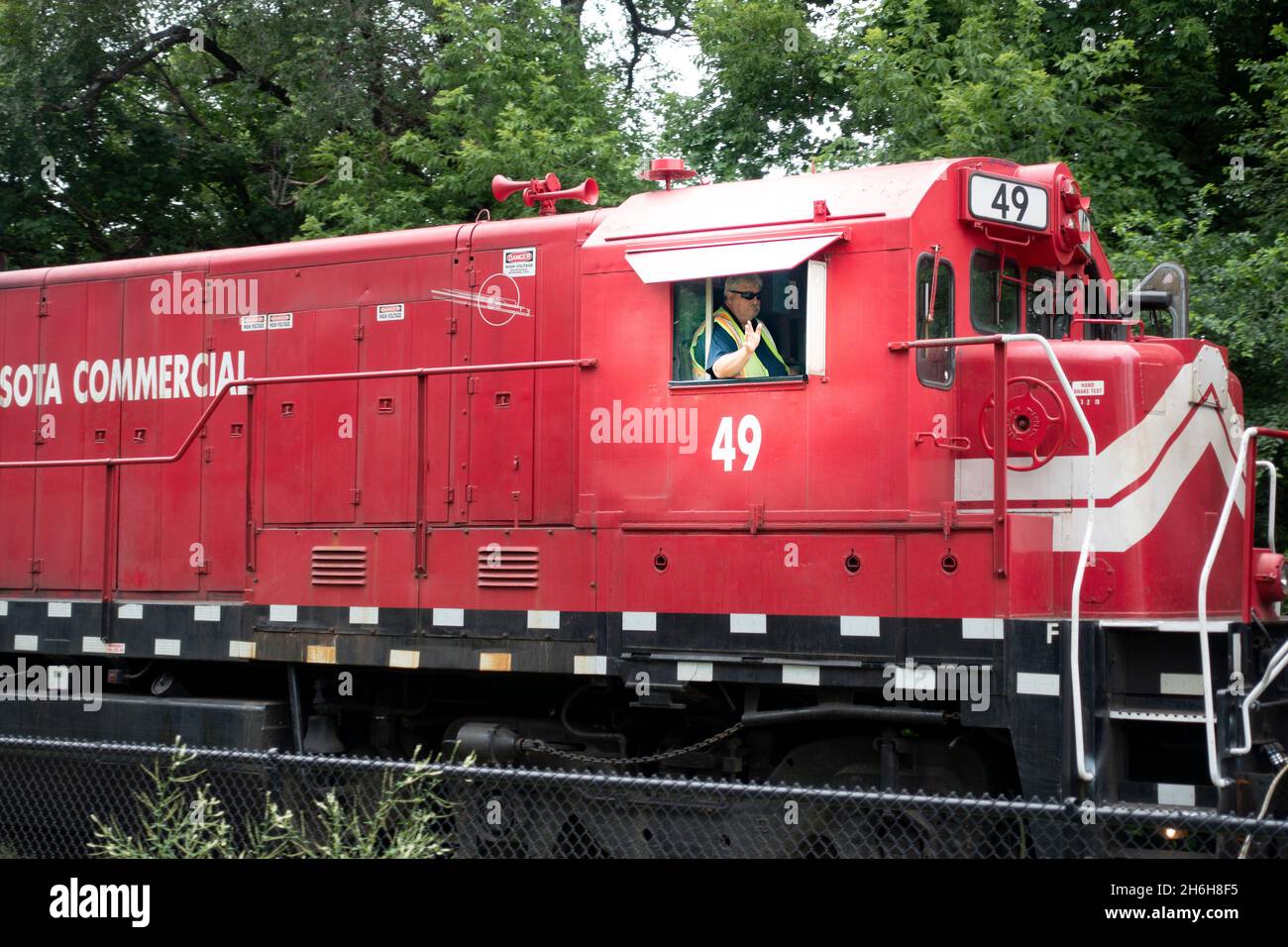 Minnesota commercial railroad hi res - Engineer Waving From A Minnesota Commercial Railroad Train Engine Running Beside The Midtown Greenway Trail Minneapolis Minnesota Mn Usa 2H6H8F5