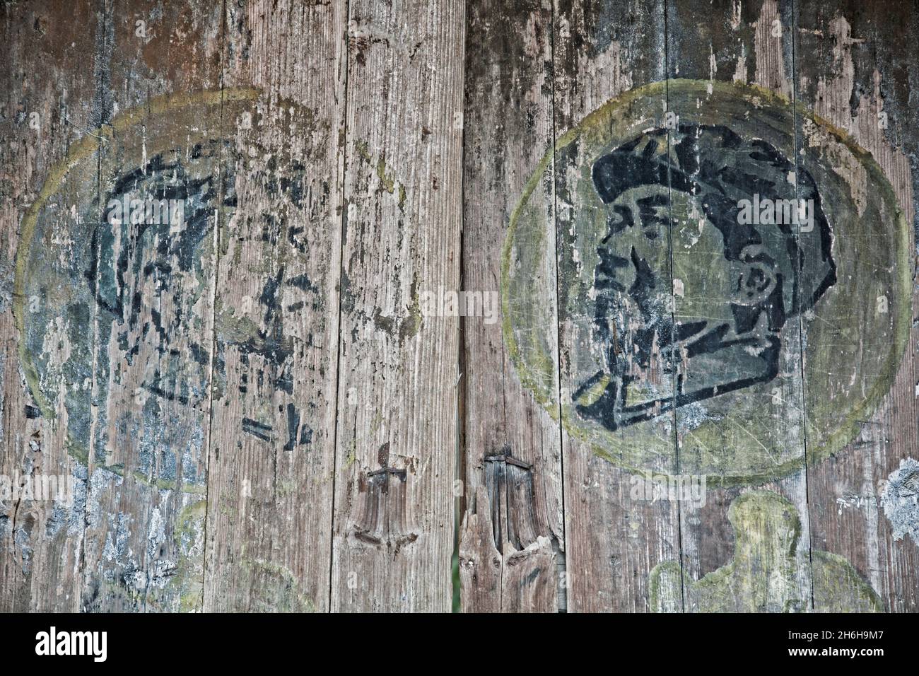 A portrait of Chairman Mao painted on the doorway in one of the many Ancient Villages of Guilin China Stock Photo