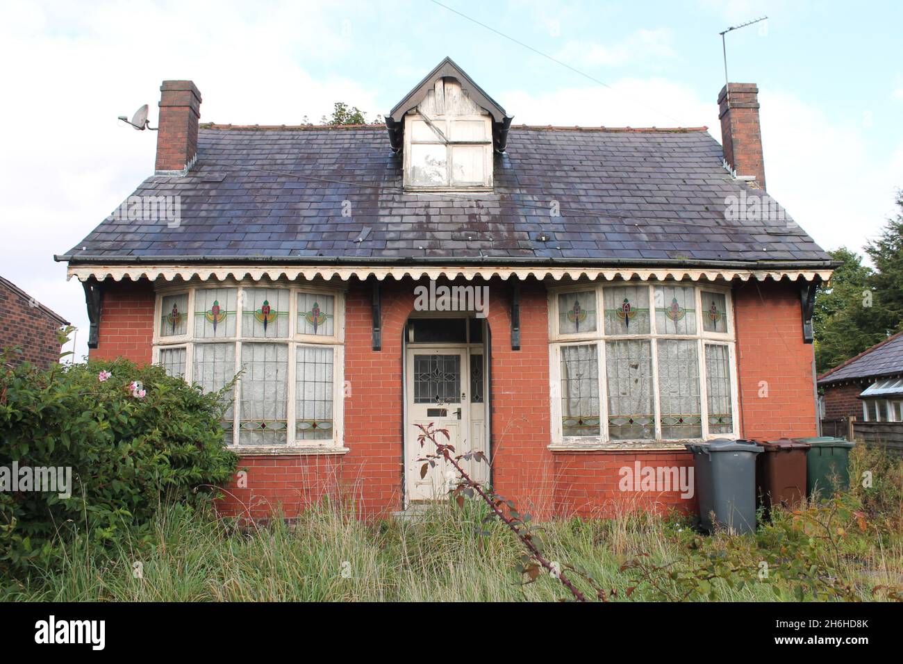 Run down bungalow in need of renovation. Single storey home fixer upper concept Stock Photo
