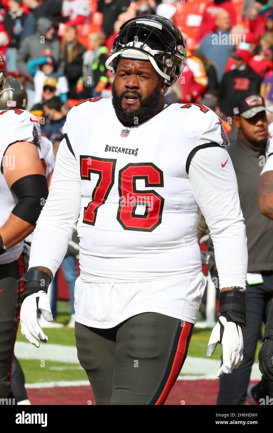 Nov 14, 2021; Landover, MD USA; Tampa Bay Buccaneers offensive tackle  Donovan Smith (76) prepare for an NFL game at FedEx Field. The Washington  Footb Stock Photo - Alamy