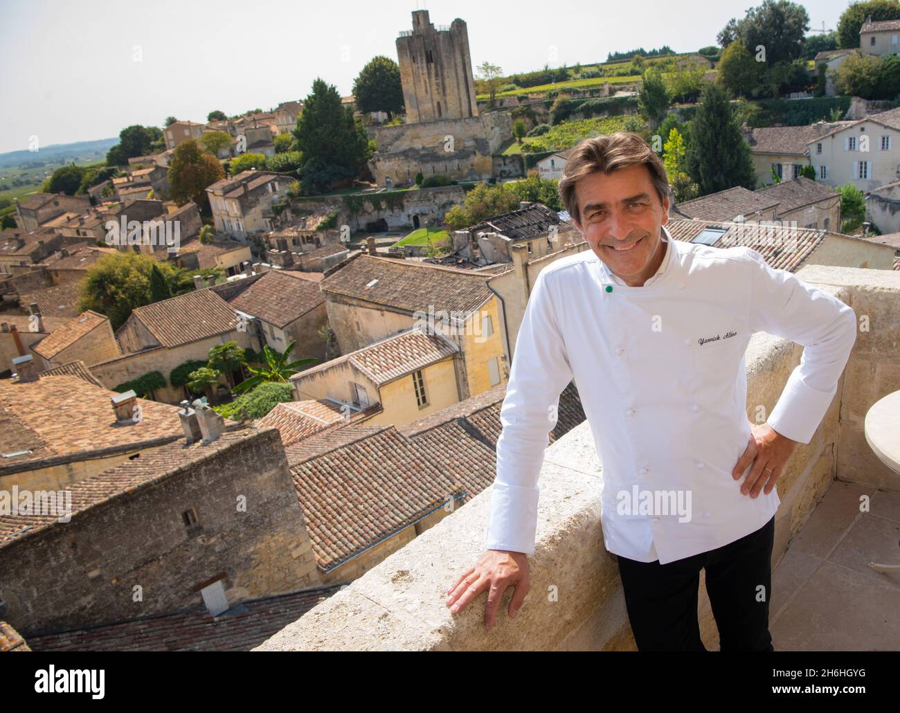 FRANCE. AQUITAINE. GIRONDE (33) SAINT-EMILION VILLAGE, PORTRAIT OF YANNICK ALLENO, FRENCH CHEF COOK, THREE STARS IN THE MICHELIN GUIDE SINCE 2007, HOT Stock Photo