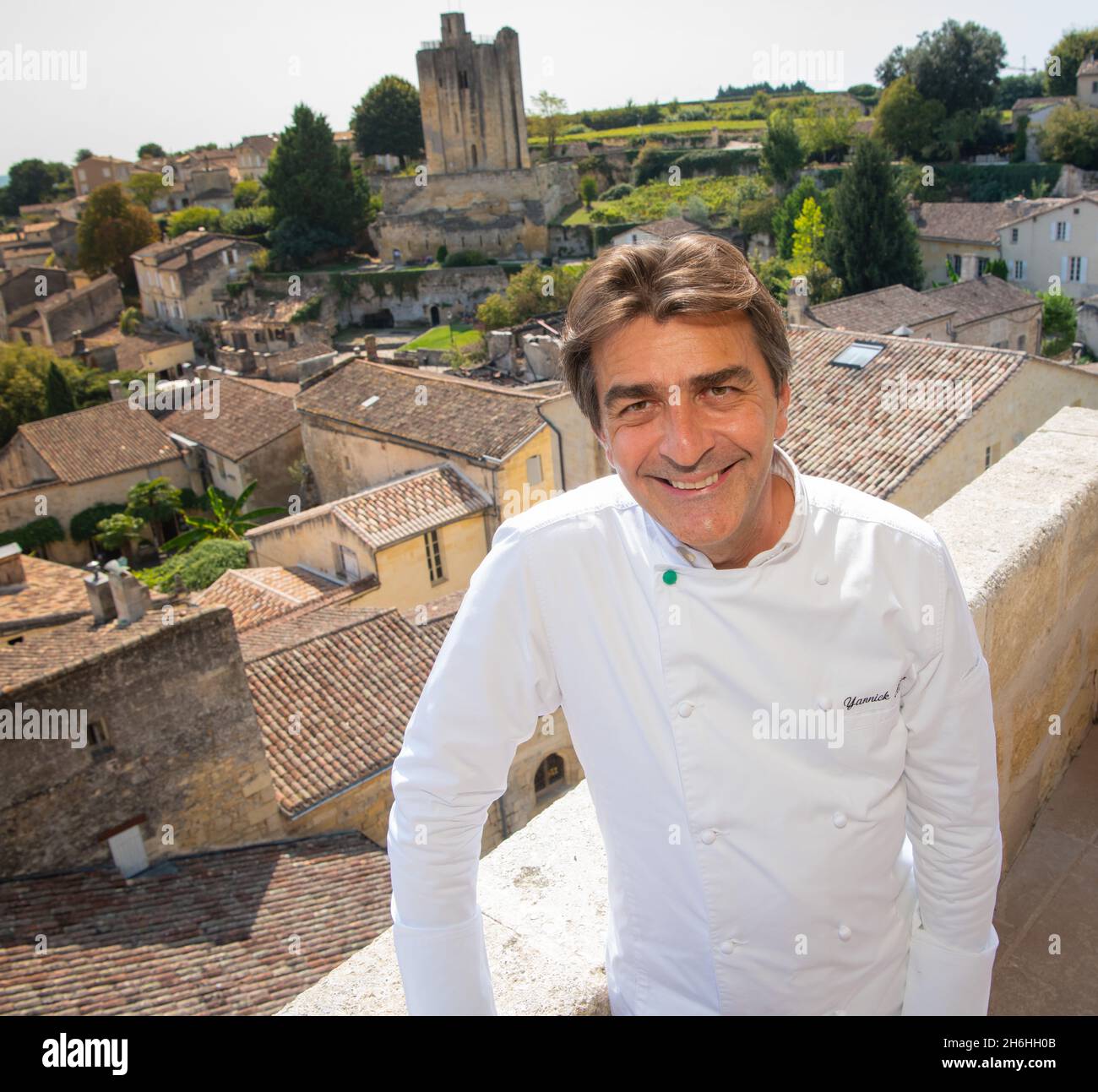 FRANCE. AQUITAINE. GIRONDE (33) SAINT-EMILION VILLAGE, PORTRAIT OF YANNICK ALLENO, FRENCH CHEF COOK, THREE STARS IN THE MICHELIN GUIDE SINCE 2007, HOT Stock Photo
