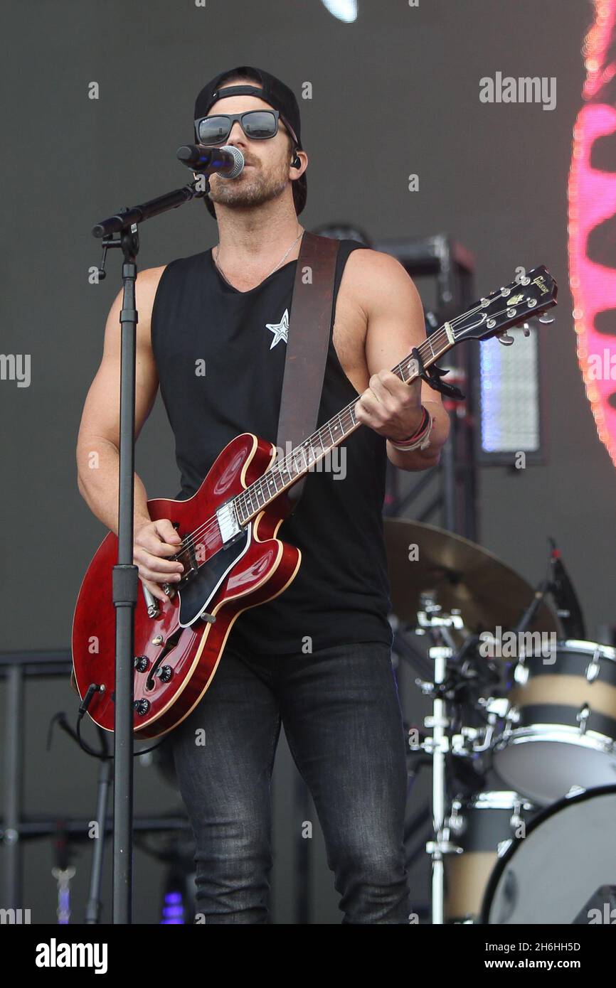 November 14, 2021, Fort Lauderdale, Florida, USA: Kip Moore performs at the 2021 Tortuga Music Festival - Day 3. (Credit Image: © Debby Wong/ZUMA Press Wire) Stock Photo