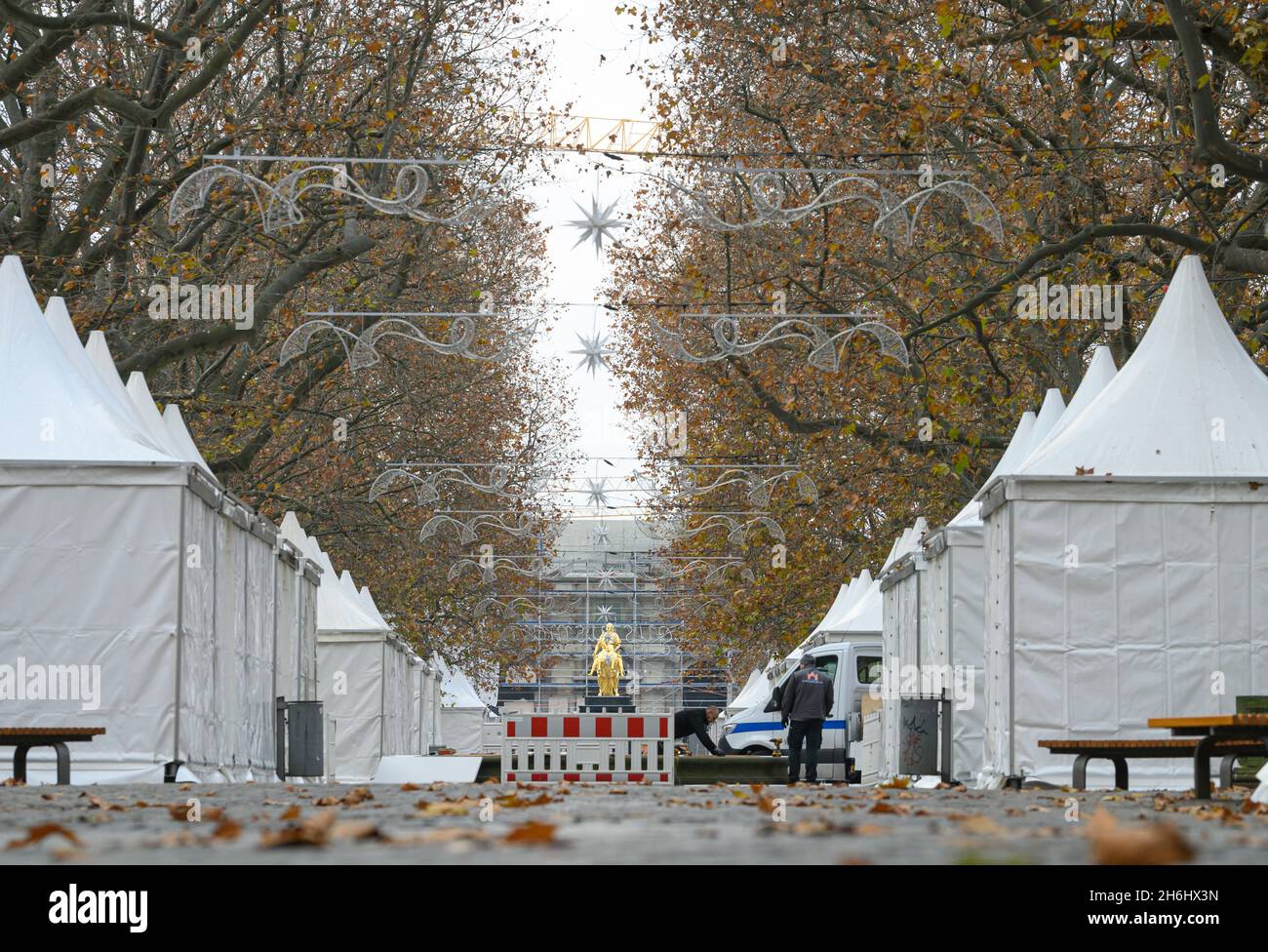 Germany Christmas Fair January 2022 Dresden, Germany. 16Th Nov, 2021. Craftsmen Are Busy Setting Up The Christmas  Market "Augustusmarkt" On The Main Street. The Market Is Scheduled To Take  Place From 24 November 2021 To 9 January