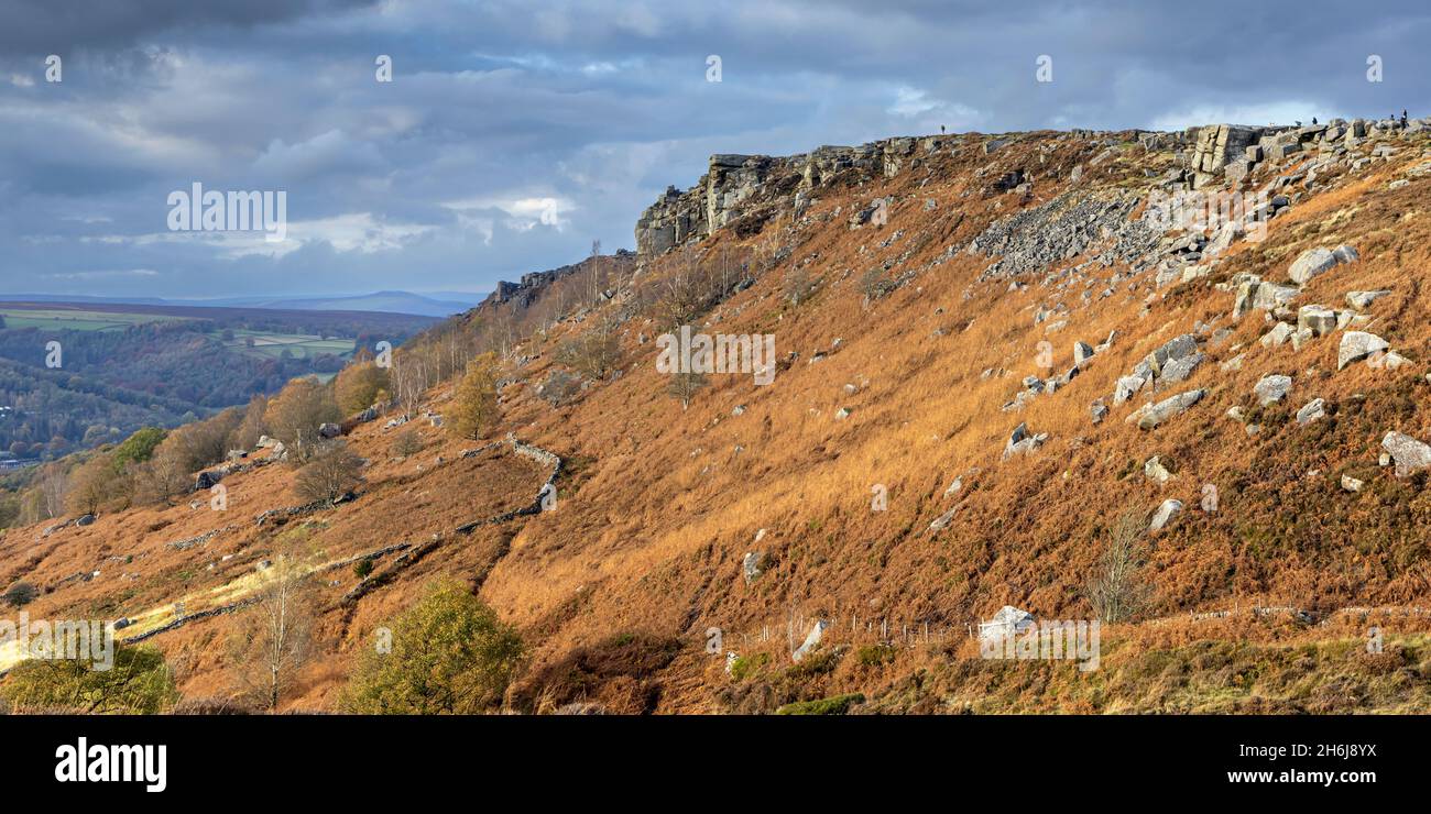 An autumnal view of Curbar Edge from Baslow Edge in the Peak District National Park, Derbyshire, England. Stock Photo