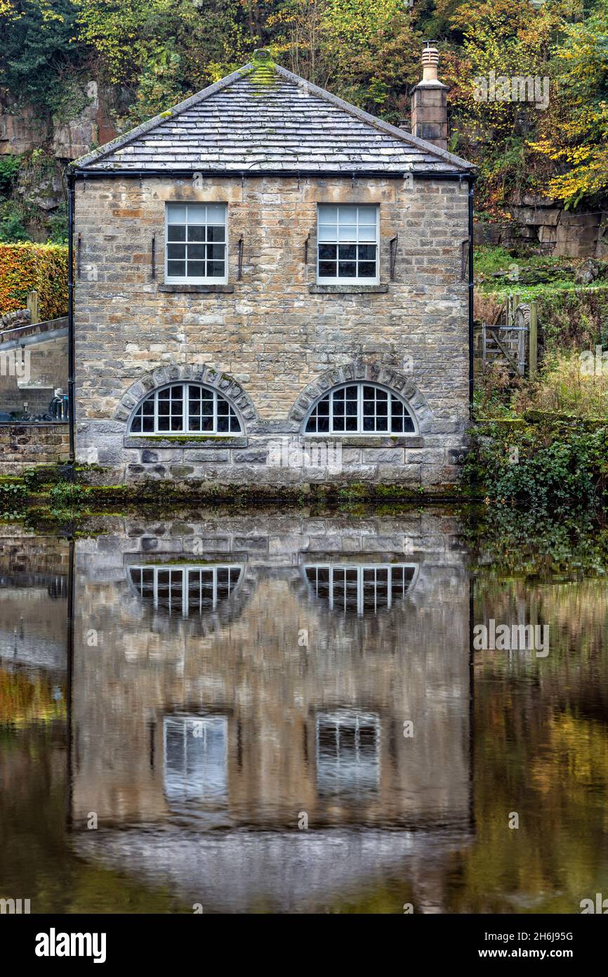 The old Shuttle House adjacent to the Weir at Calver on the river Derwent, Peak District National Park, Derbyshire, England. Stock Photo