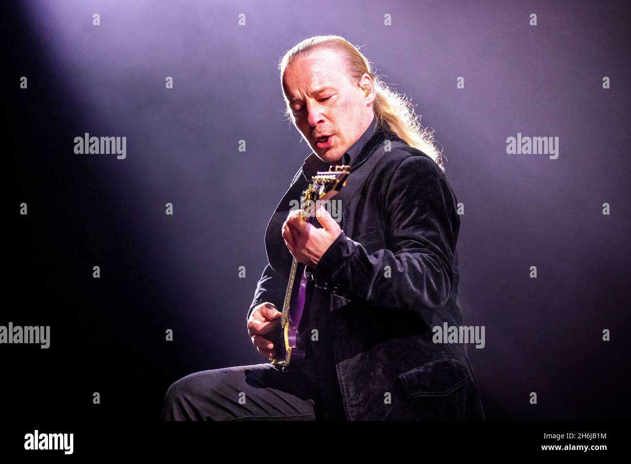 Oslo, Norway. 14th, November 2021. Nightwish, the Finnish symphonic metal band, performs a live concert at Oslo Spektrum in Oslo. Here guitarist Emppu Vuorinen is seen live on stage. (Photo credit: Gonzales Photo - Terje Dokken). Stock Photo