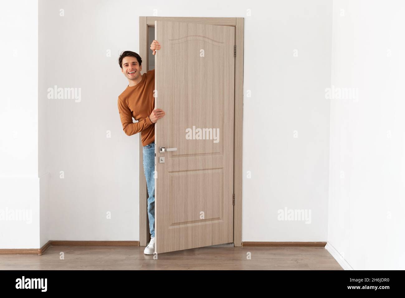 Man peeking door hires stock photography and images Alamy