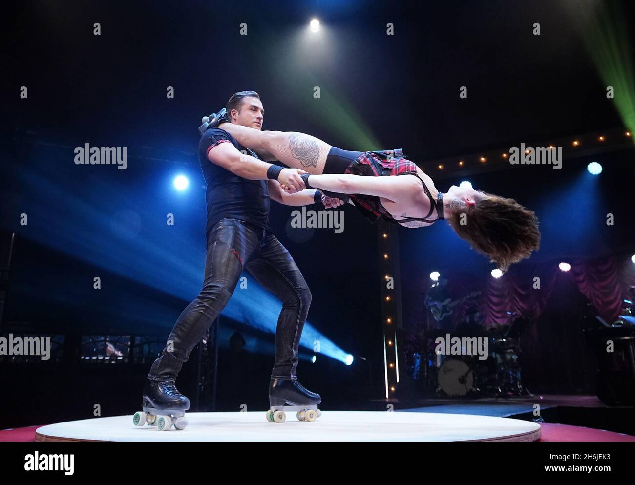La clique circus hi-res stock photography and images - Alamy