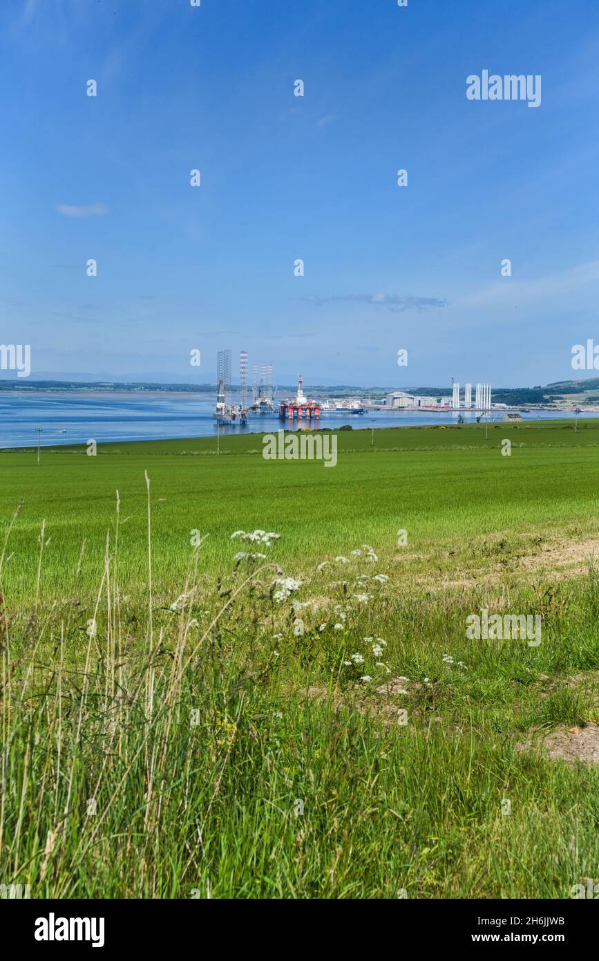Looking north over Cromarty Firth to Nigg Bay, from near Cromarty, Black Isle,  beautiful clear sunny day, peaceful, quiet, oil rigs, undiscovered,  s Stock Photo