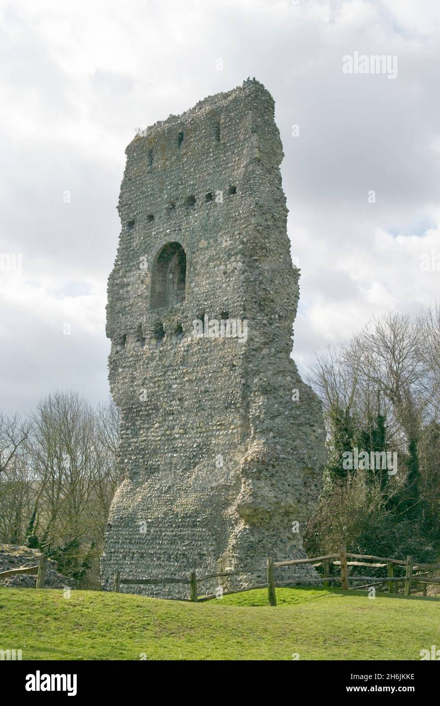 the ruins of bramber castle in the village of bramber west sussex Stock ...