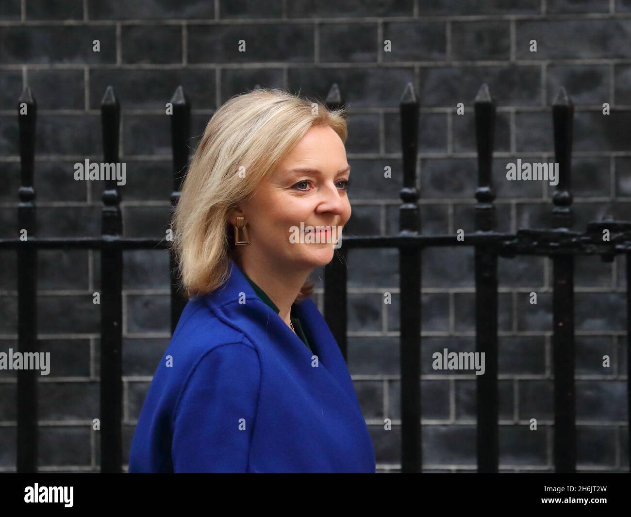 London, UK. 16th Nov, 2021. Foreign Secretary Elizabeth Truss arrives for the weekly Cabinet Meeting. Credit: Uwe Deffner/Alamy Live News Stock Photo