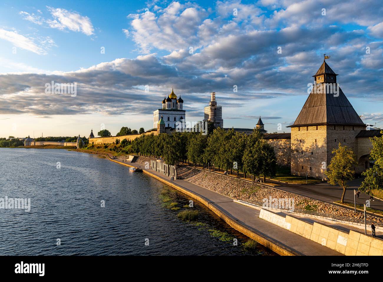 The Kremlin and the Trinity Cathedral in Pskov, UNESCO World Heritage Site, Pskov, Russia, Europe Stock Photo