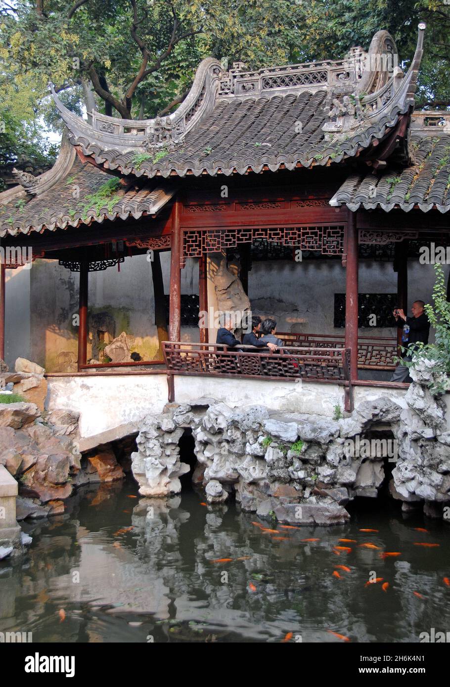 Yu Yuan Gardens, Shanghai, China: People in the Yu Garden having their photograph taken. Yu Yuan is a traditional Chinese garden. Stock Photo