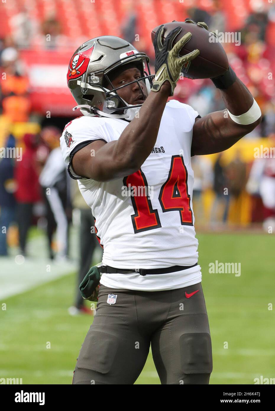 Nov 14, 2021; Landover, MD USA; Tampa Bay Buccaneers wide receiver Chris Godwin (14) catches a pass before an NFL game at FedEx Field