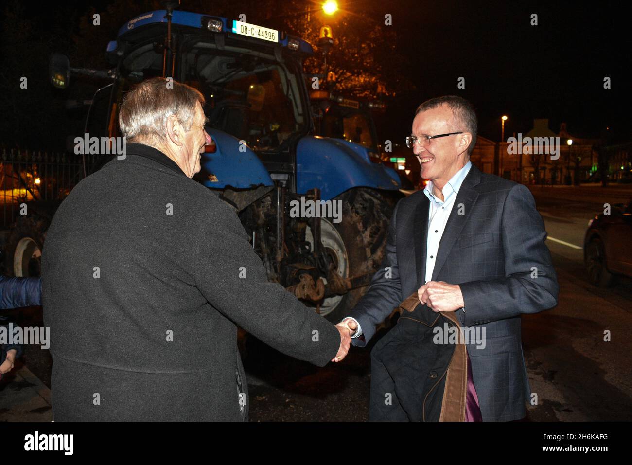 IFA Family run meeting in Bantry, Tim Cullinan, IFA president meeting the local farmers from Bantry. Stock Photo