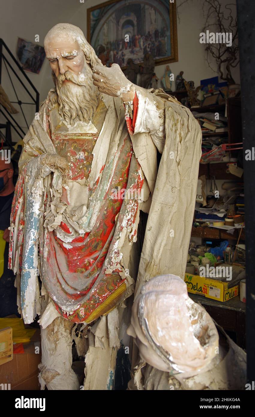 Papiermache handicraft in Lecce, Italy Stock Photo Alamy