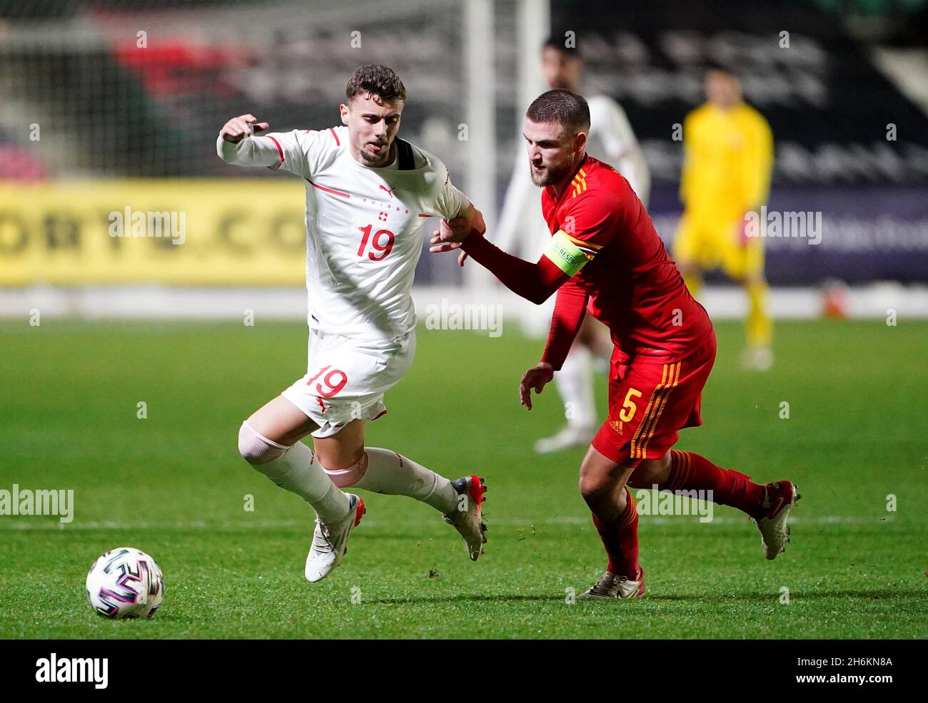 Switzerland's Darian Males (left) and Wales' Brandon Cooper battle for the ball during the UEFA Euro U21 Qualifying Group E match at Rodney Parade, Newport. Picture date: Tuesday November 16, 2021. Stock Photo