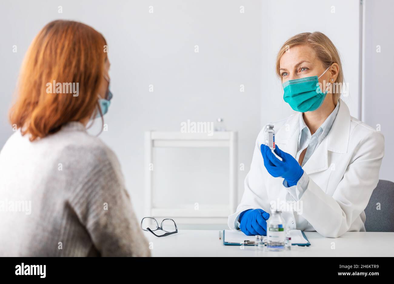 Pharmacy patient consultation hi-res stock photography and images - Alamy