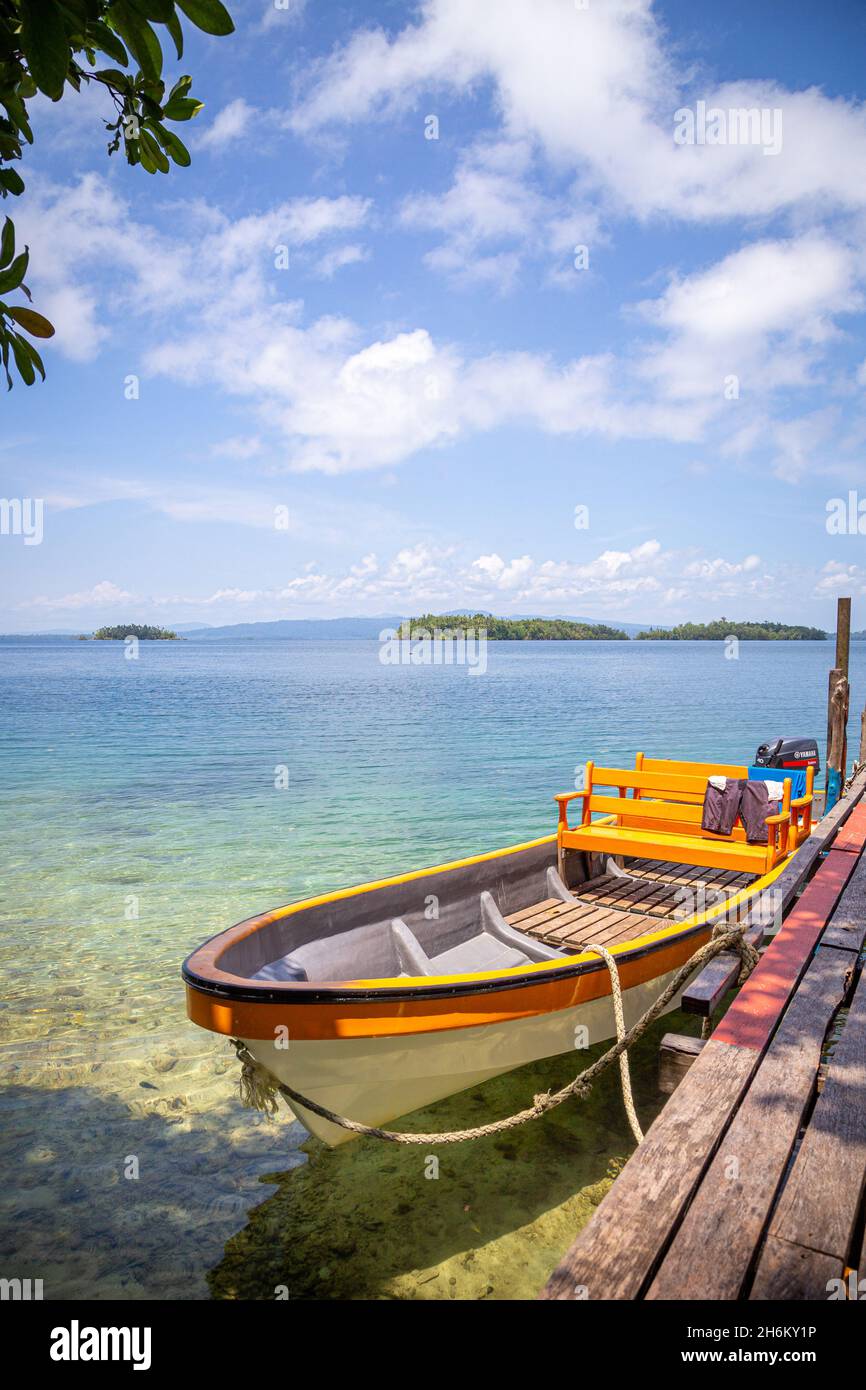 Solomon islands canoe fishing hi-res stock photography and images - Alamy