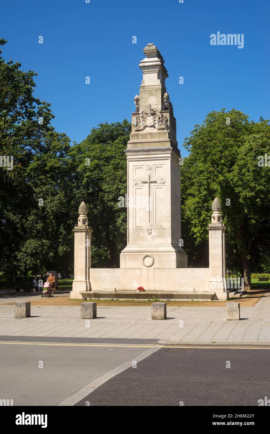 Southampton's Cenotaph in Watts Park was the first of many designed by Sir Edwin Lutyens as a memorial to those killed in the First World War. Stock Photo
