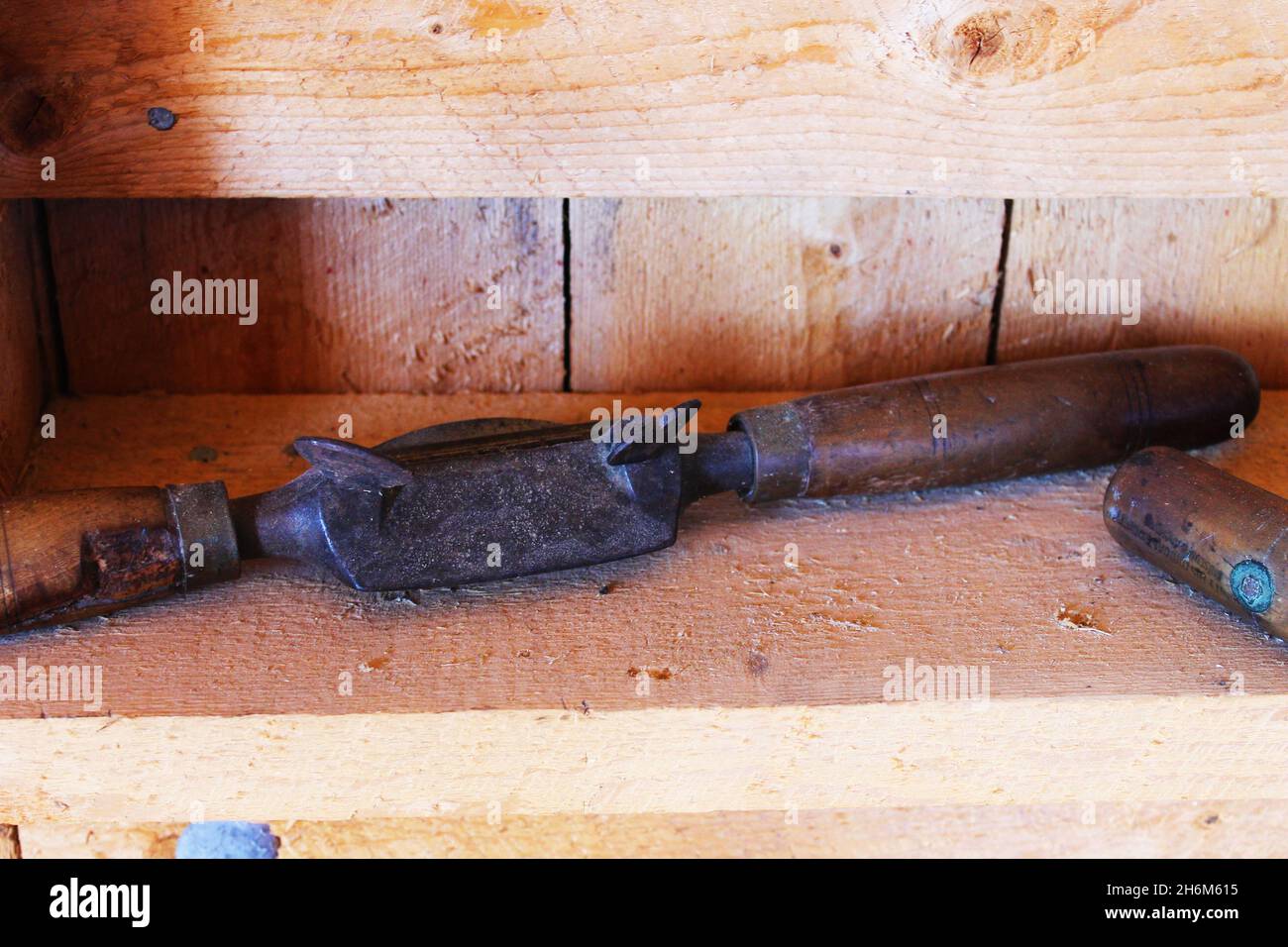 Traditional wood carving vice or clamp used with the draw knife or draw  blade to shape a cut piece of wood Stock Photo - Alamy