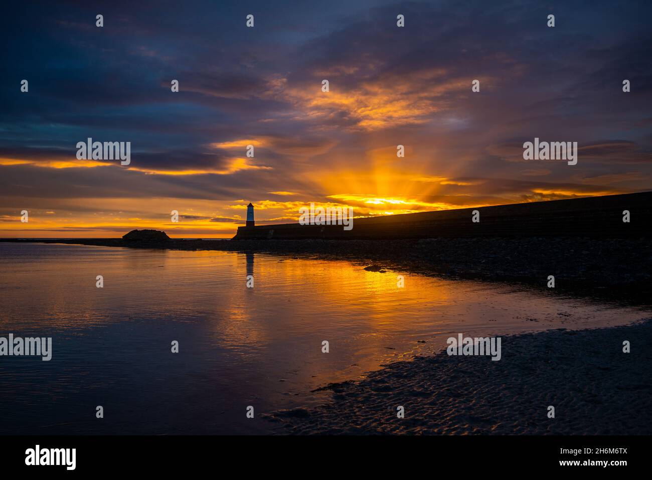 Sunrise at the Pier, Berwick upon Tweed, Northumberland, England, UK Stock Photo