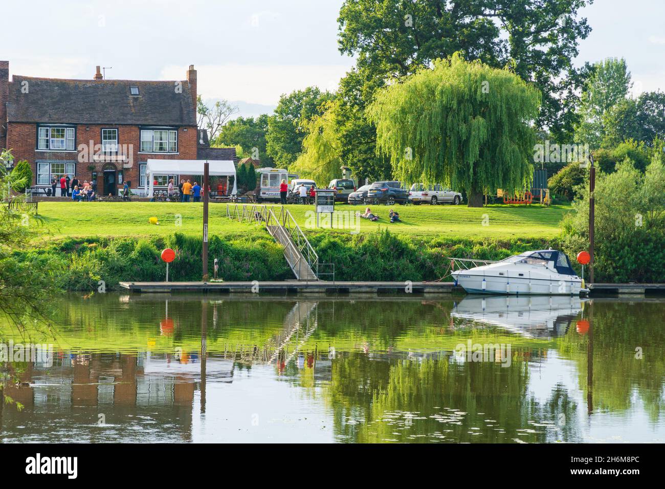 English public house next to the River Severn on a summer's day in England, UK Stock Photo