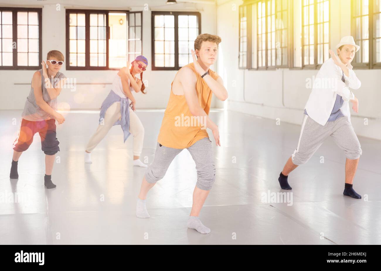 Teenage dancers training hip hop at studio Stock Photo - Alamy