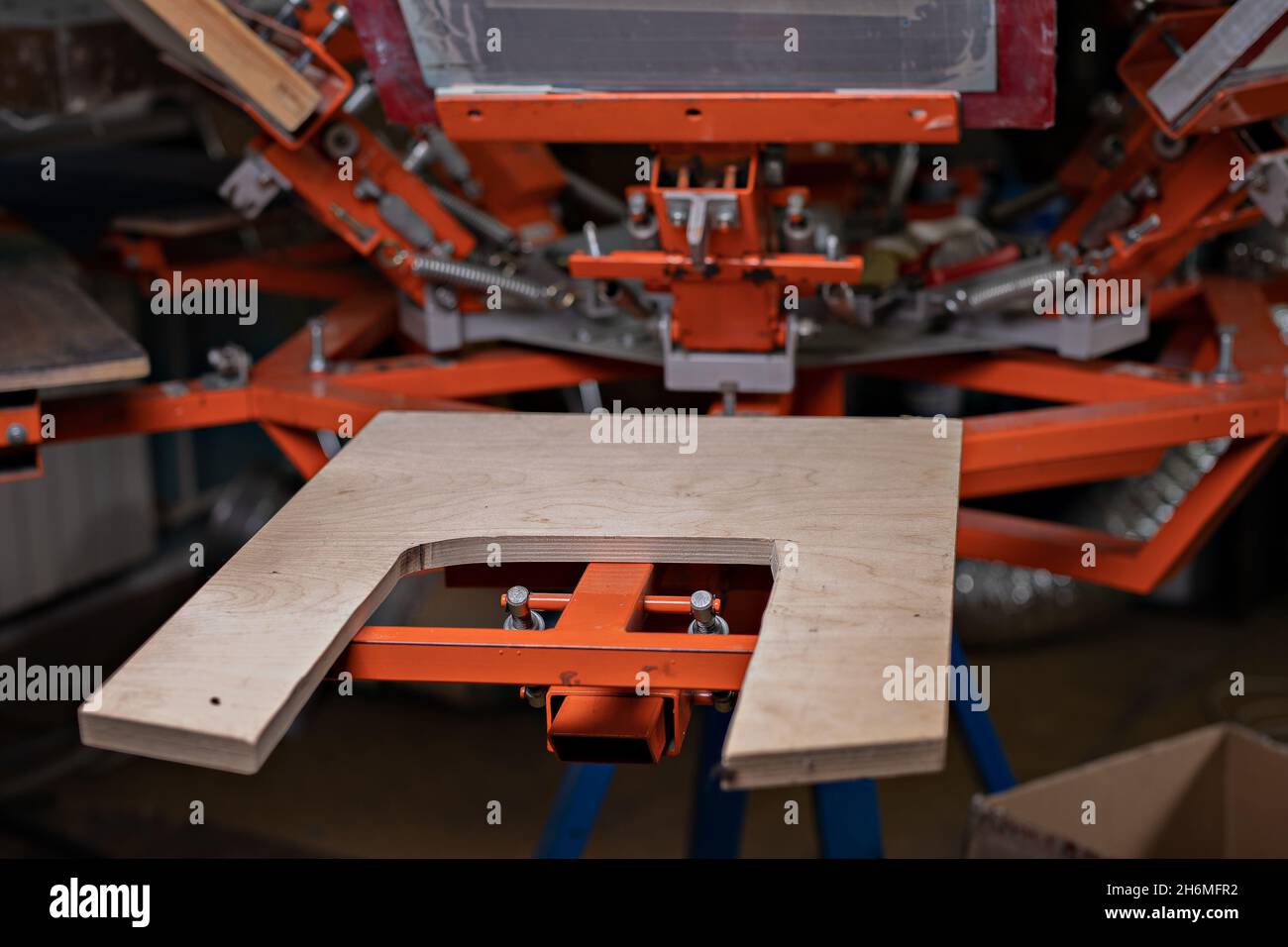 shelve of the print screening apparatus for printing on pants by silk