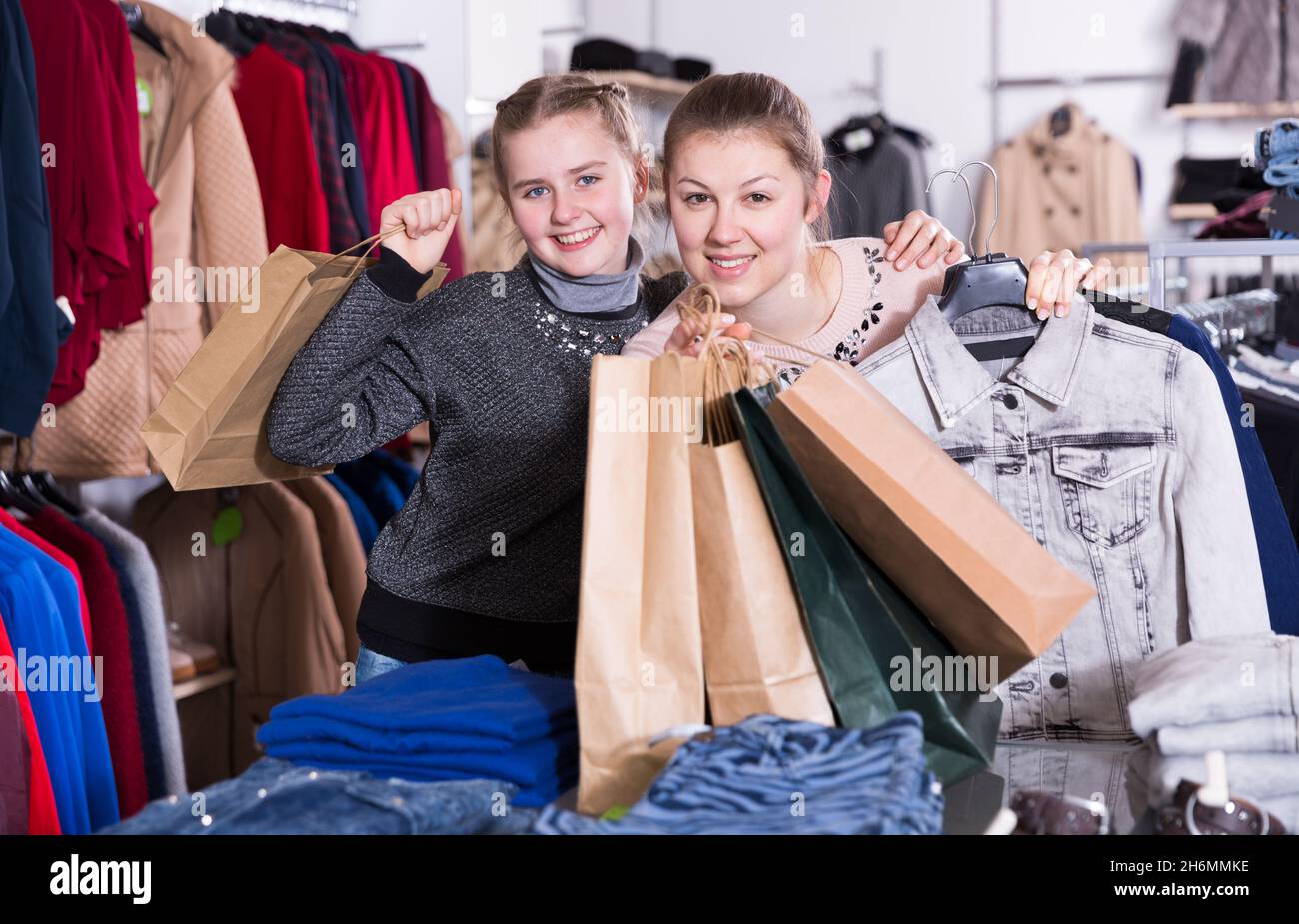 waterfall wise timer Clothing shop interior teen hi-res stock photography and images - Alamy