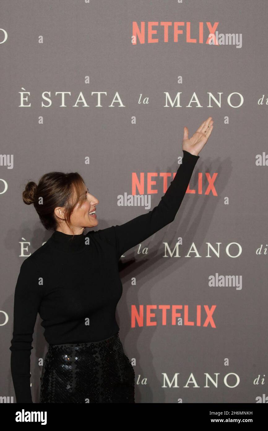Naples, Italy. 16th Nov, 2021. Italian actres Luisa Ranieri arrives for the world premiere of the movie 'E stato la mano di Dio' (The Hand of God) at the Metropolitan cinema in Naples. The drama was selected as Italy's Oscar entry for the Best International Feature Film category at the 2022 Academy Awards. Credit: Independent Photo Agency/Alamy Live News Stock Photo