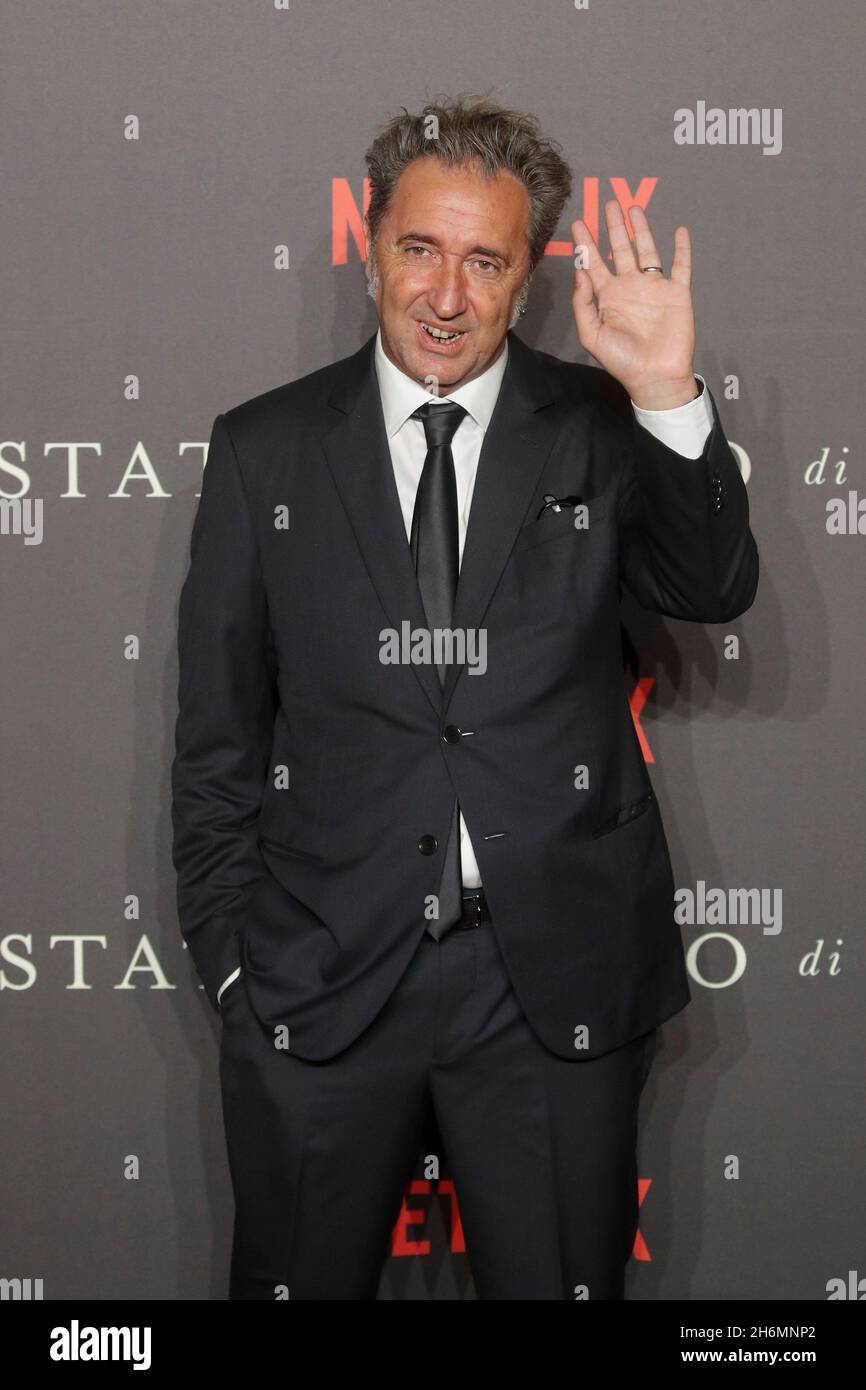 Naples, Italy. 16th Nov, 2021. Italian director Paolo Sorrentino arrives for the world premiere of his movie 'E stato la mano di Dio' (The Hand of God) at the Metropolitan cinema in Naples. The drama was selected as Italy's Oscar entry for the Best International Feature Film category at the 2022 Academy Awards. Credit: Independent Photo Agency/Alamy Live News Stock Photo