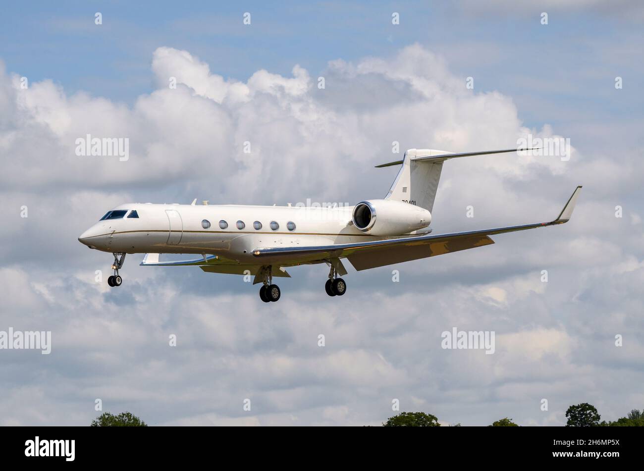 Gulfstream Aerospace C-37A Gulfstream V (G-V) executive jet plane 70401 of the US Air Force landing at RAF Fairford, UK. USAF 99th AS of the 89th AW Stock Photo