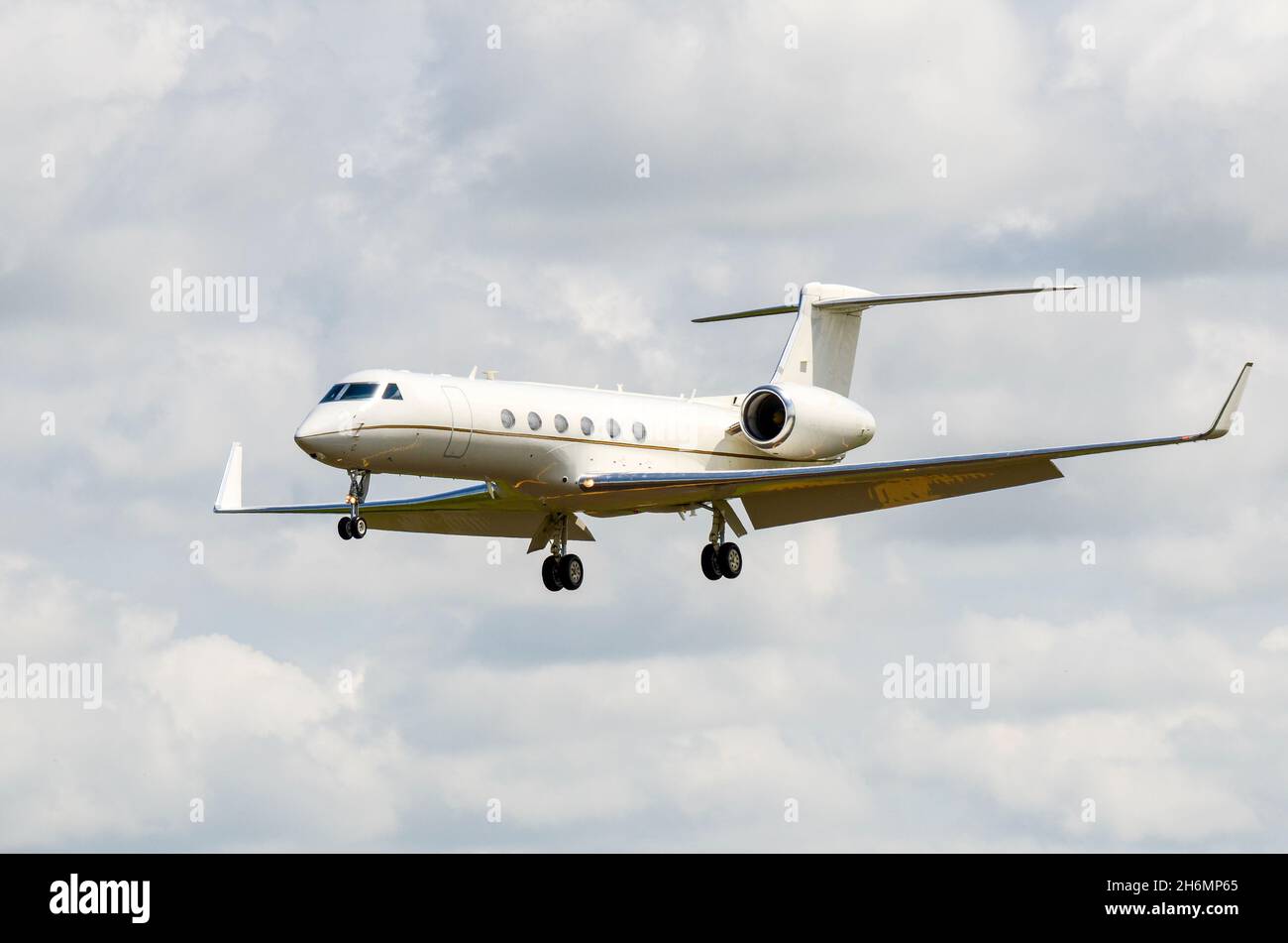 Gulfstream Aerospace C-37A Gulfstream V (G-V) executive jet plane 70401 of the US Air Force landing at RAF Fairford, UK. USAF 99th AS of the 89th AW Stock Photo