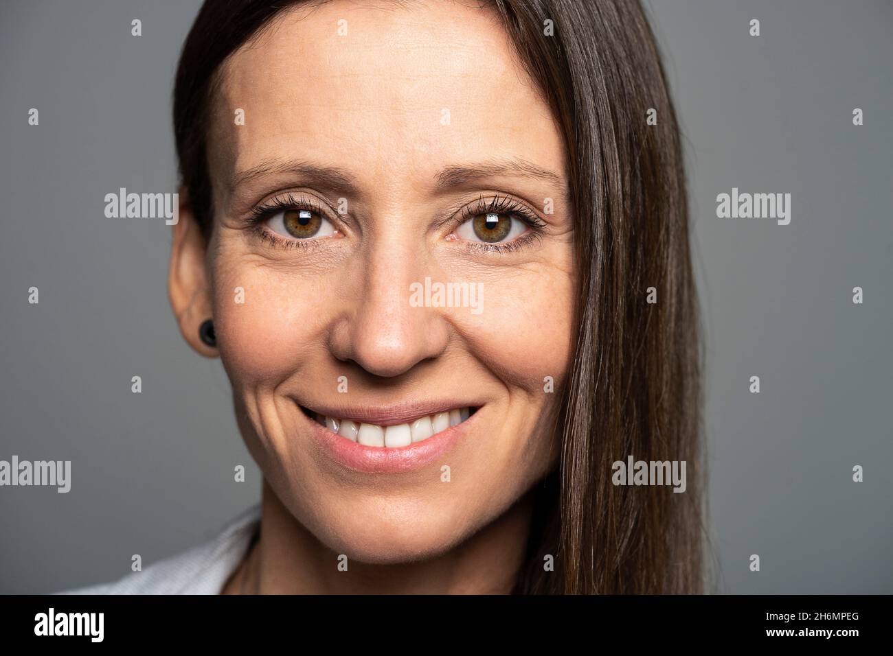 Portrait of smiling mature woman in office Stock Photo - Alamy