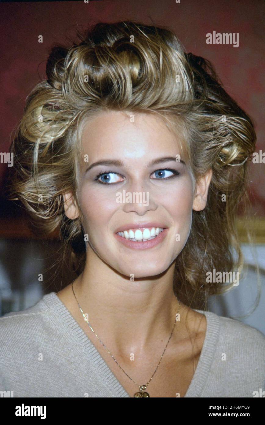 Claudia Schiffer 1990 Hi res Stock Photography And Images Alamy