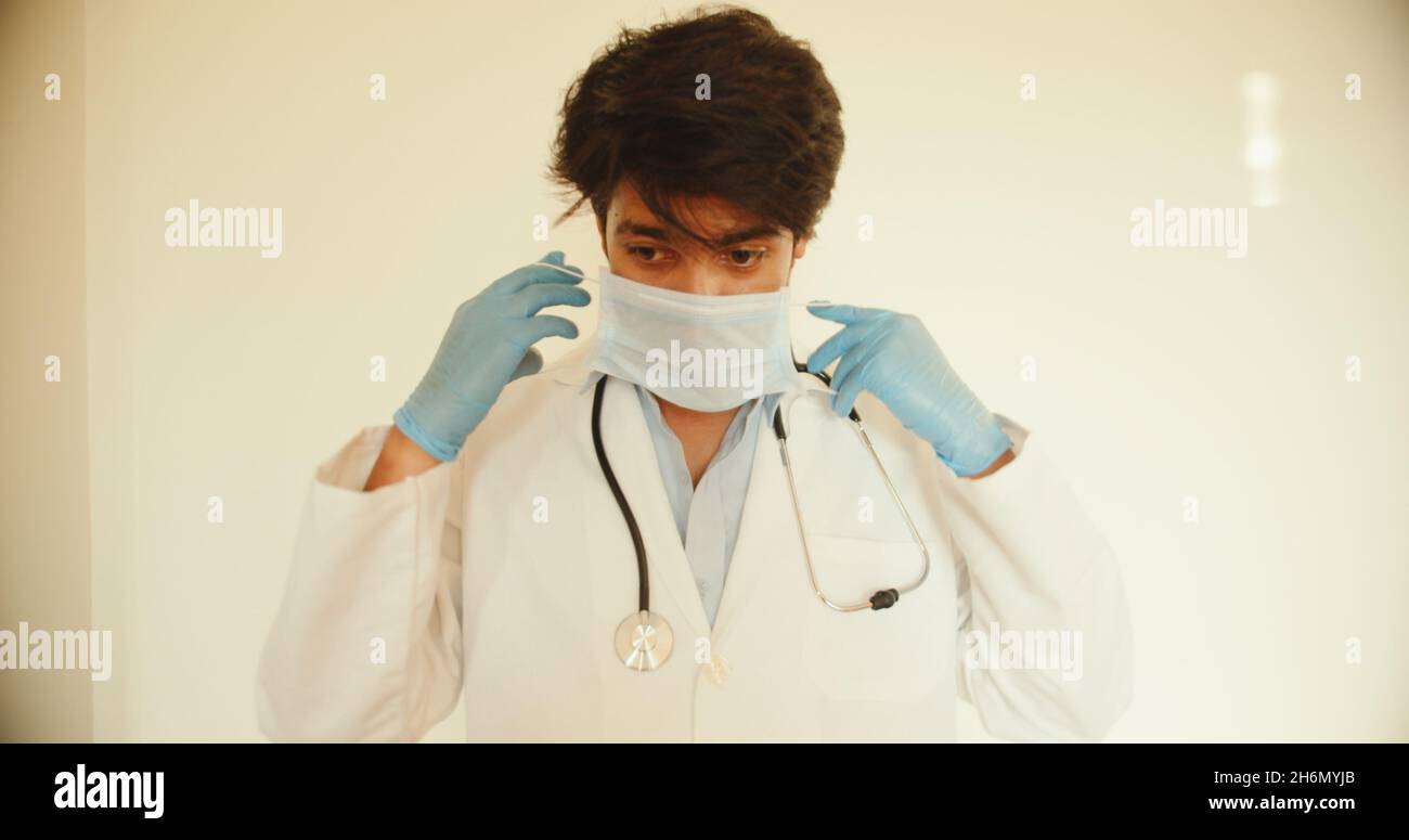 Indian man doctor hi-res stock photography and images - Alamy