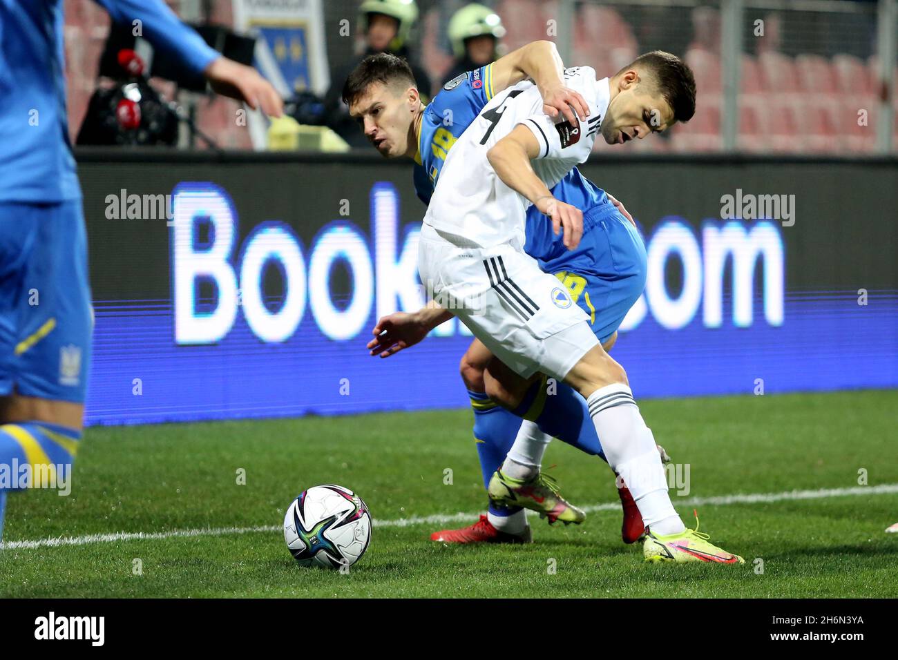 Zenica, BiH. 16th Nov, 2021. Oleksandr Tymchyk (back) of Ukraine competes against Mateo Susic of Bosnia and Herzegovina during the FIFA 2022 World Cup qualifier match between BiH and Ukraine in Zenica, BiH, Nov. 16, 2021. Credit: Nedim Grabovica/Xinhua/Alamy Live News Stock Photo