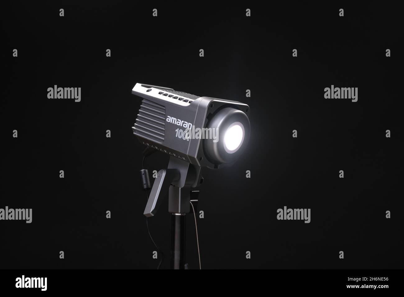 Constant light illuminator light on. monoblock Aputure Amaran 100 d on