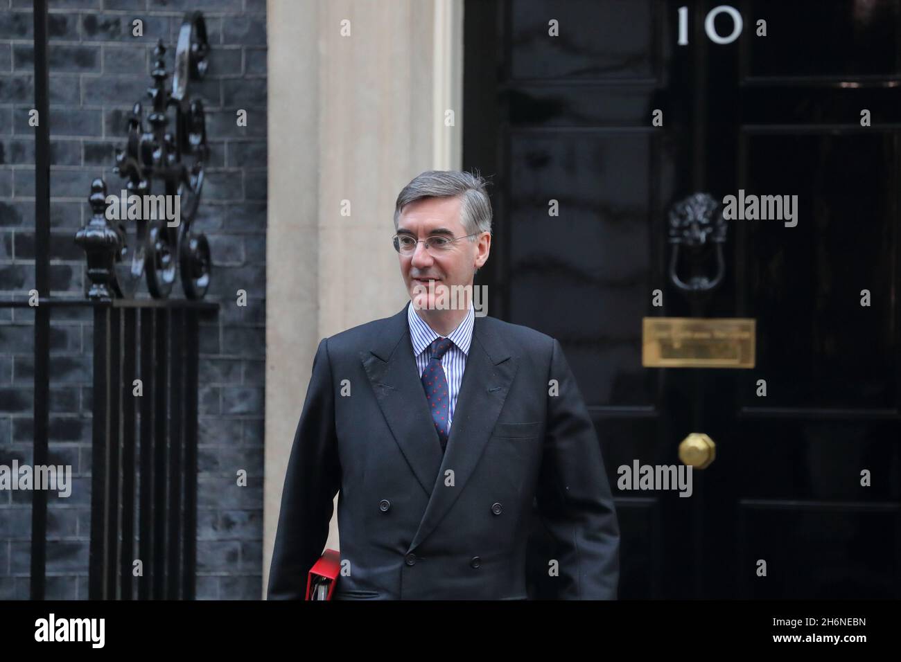 London, UK, 16th November 2021. Ministers attend the weekly Leader of the House of Commons Jacob Rees-Mogg leaving Downing Street after the Cabinet Meeting, London, UK Stock Photo