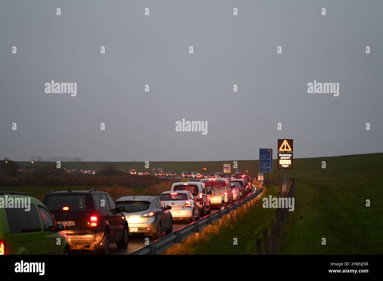 Leer, Germany. 17th Nov, 2021. A long traffic jam has formed in front of  the Jann Berghaus Bridge over the Ems River due to a warning strike. In the  ongoing wage dispute