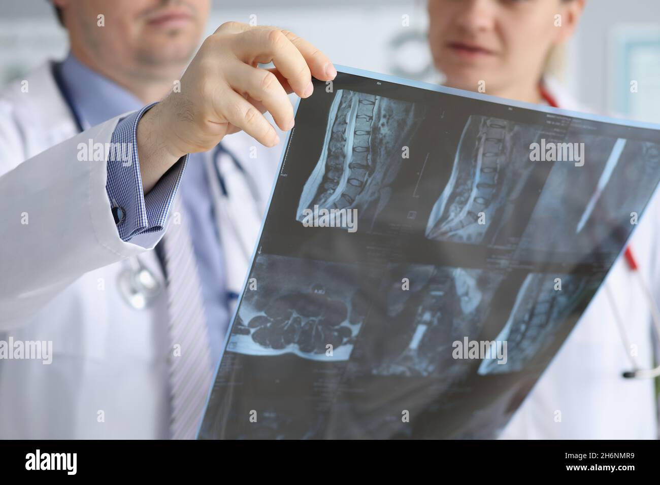 Doctor nurse discussing xray hi-res stock photography and images - Alamy