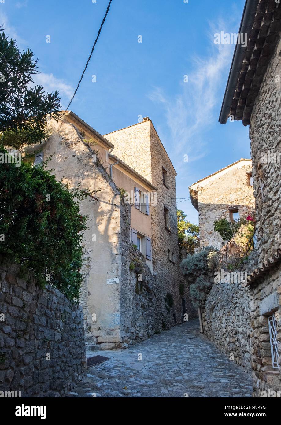 Rue des Petits Forts, a narrow street up the hill in Quartier des Forts,  the medievel centre of Nyons Stock Photo